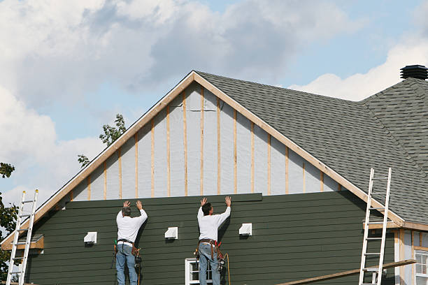 Professional Siding Installation technician working in Floral City, FL
